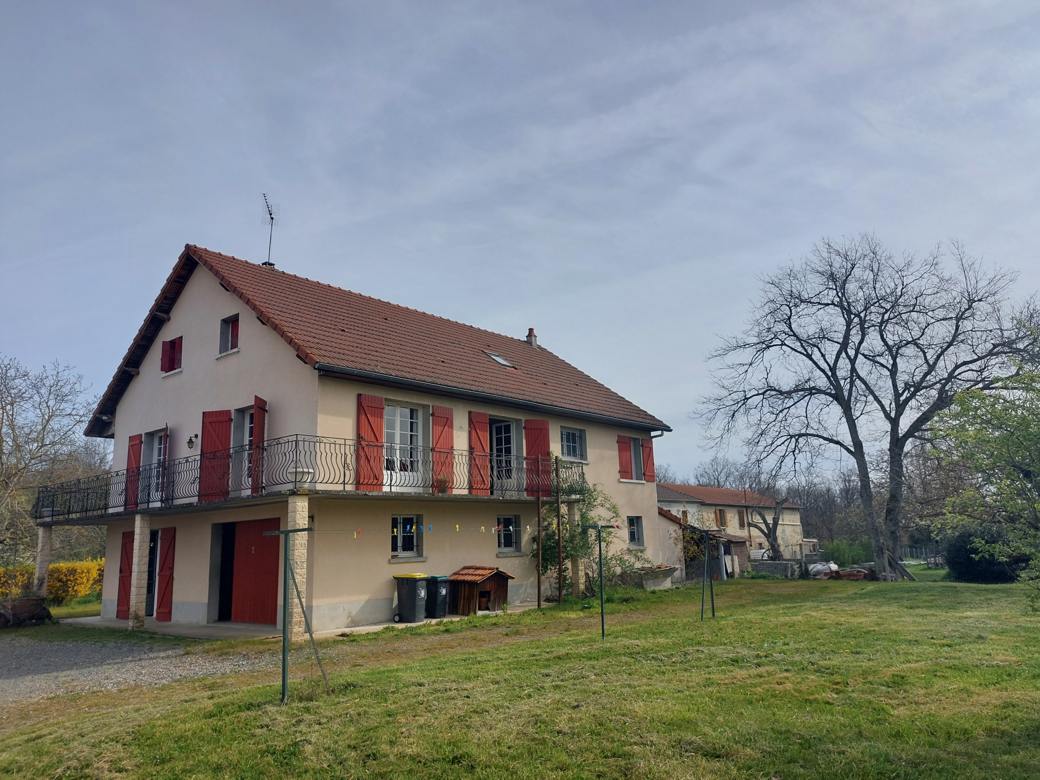 Propriété de famille dans joli village proche de Vichy 